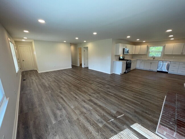 Building Photo - Completely remodeled 3/2 House- $2,150
