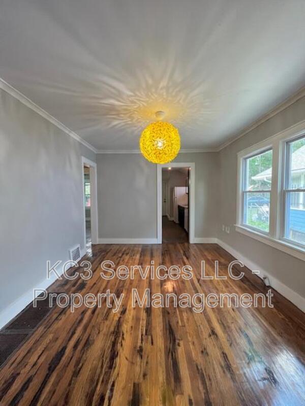 Building Photo - 5842 Euclid Ave E