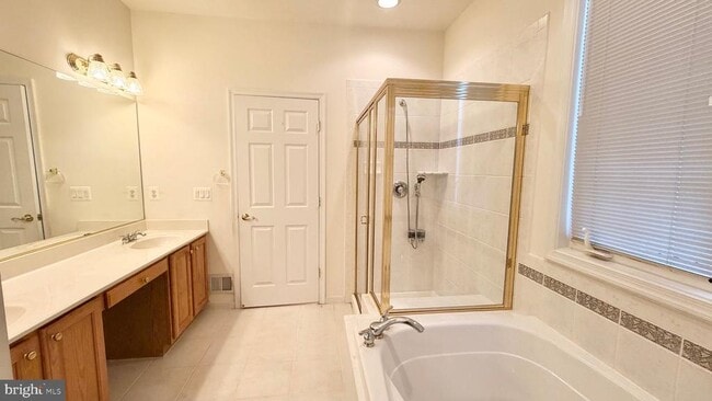 Building Photo - 3724 Renoir Terrace