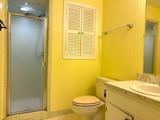 Building Photo - 3 Bedroom Townhome in Western Guilford District