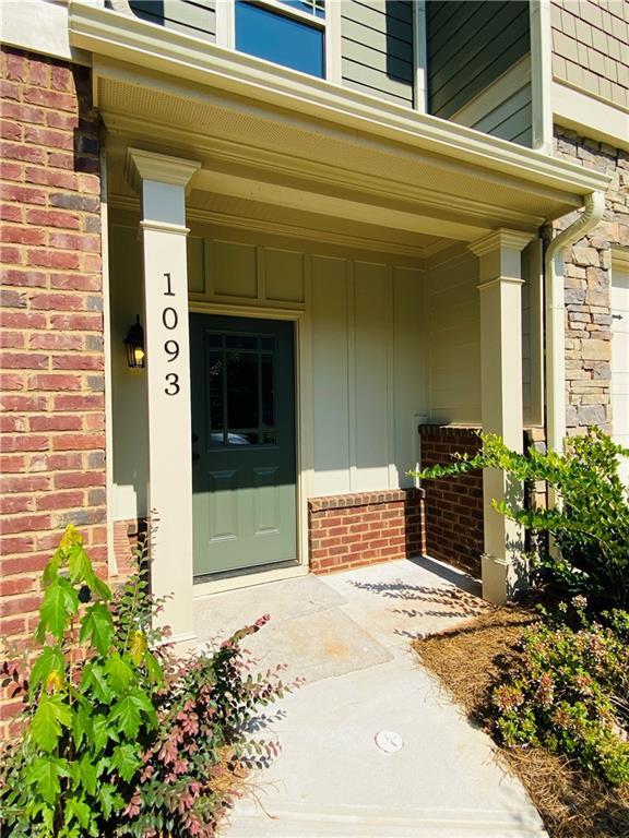 Building Photo - 1093 N Village Dr