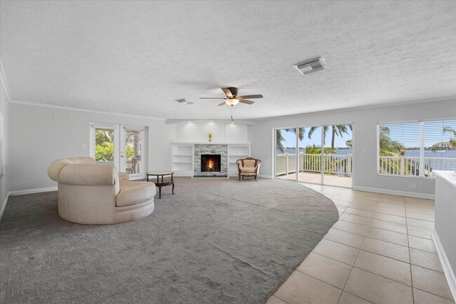 Building Photo - 850 NE Ixora Dr
