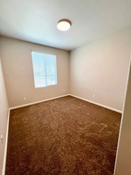 Building Photo - 3261 Cordova Ave