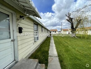 Building Photo - 550 W 21st St