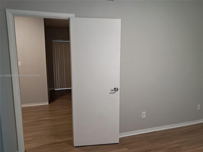 Building Photo - 13025 Emerald Dr