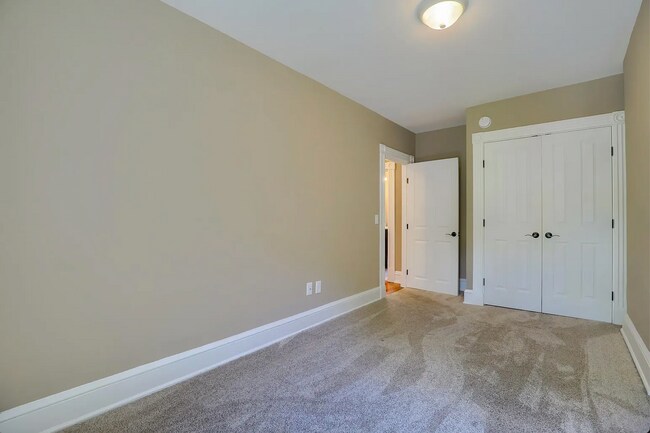 Building Photo - 28 E Vine St