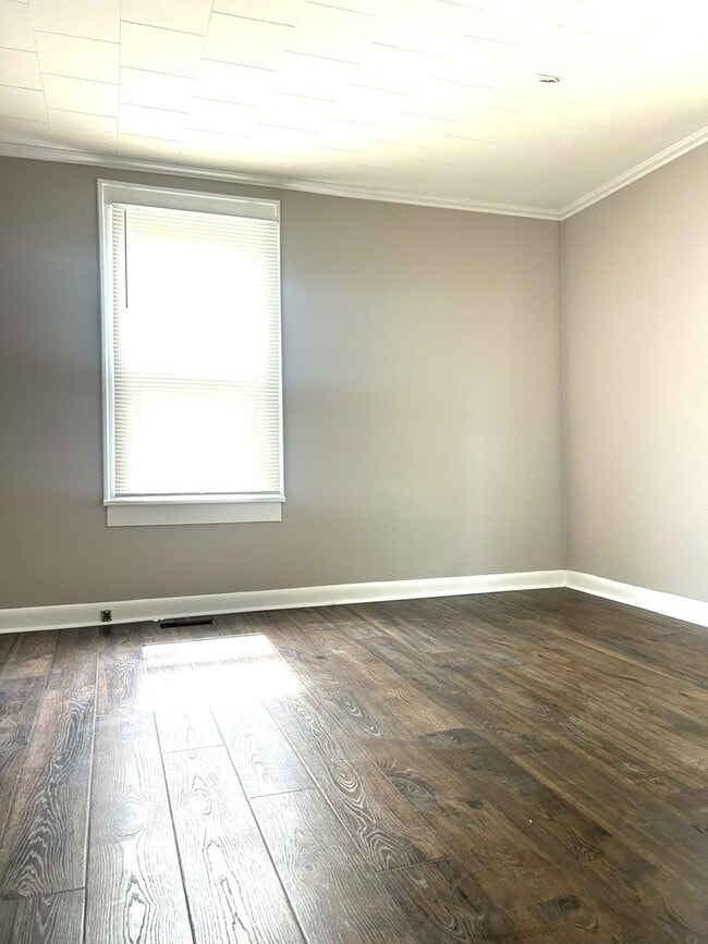 Building Photo - Super cute, newly renovated 3 bed, 1 bath home close to all things Downtown Salisbury