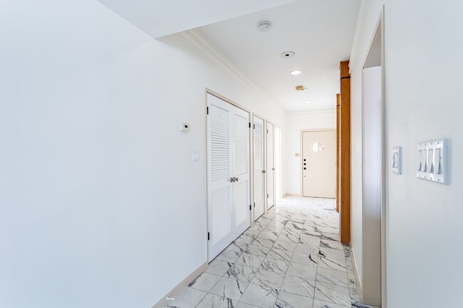 Building Photo - 1302 Marina Bay Dr