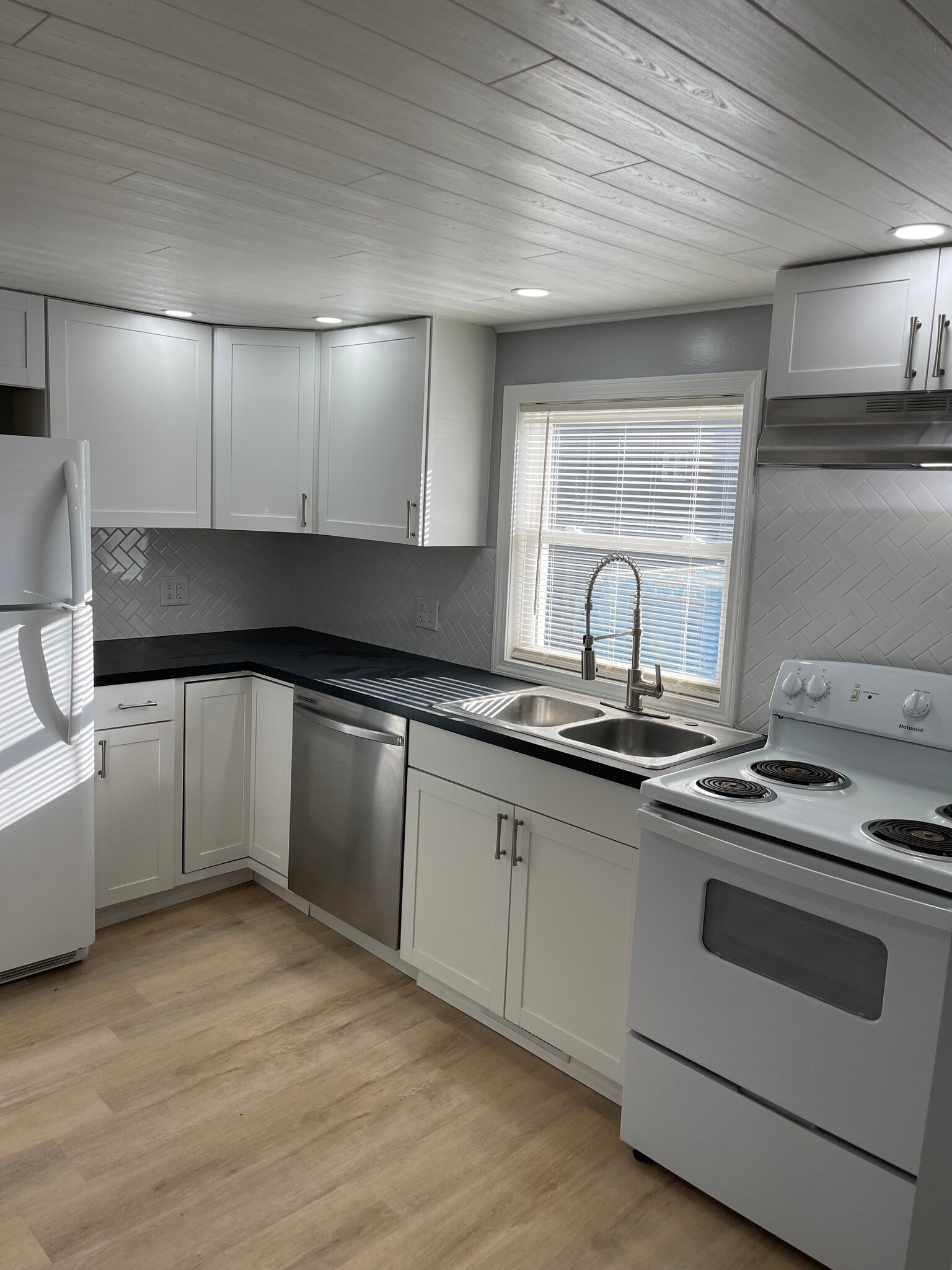 Kitchen - 111 West Ave