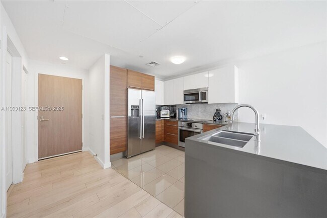 Building Photo - 601 NE 27th St