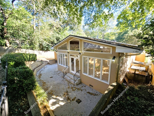 Building Photo - 1376 Normandy Dr NE