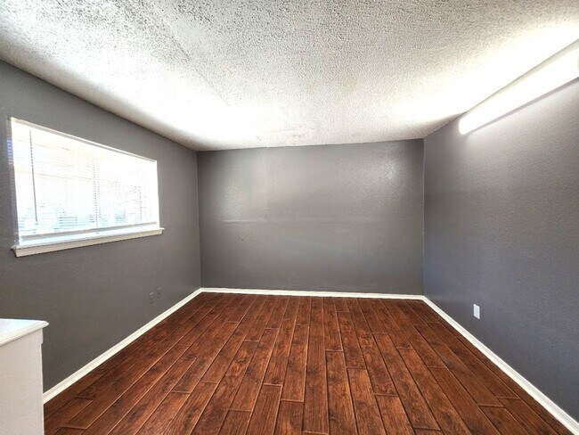 Building Photo - 3 Bed 2.5 Bath Apt NW OKC
