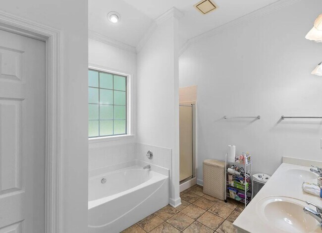 Building Photo - 3513 Seneca Ave