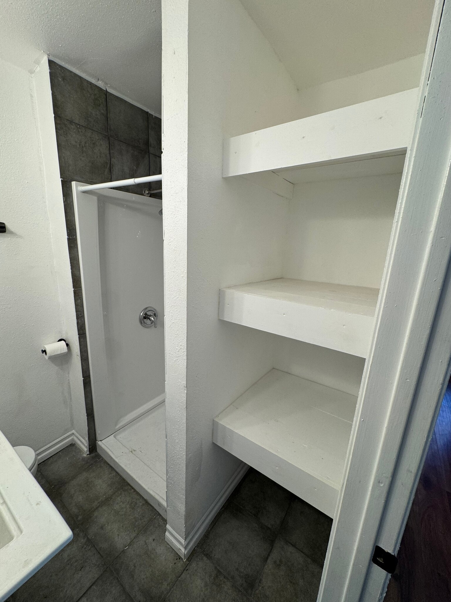 Linen/Storage Area - 526 Brooks Ave