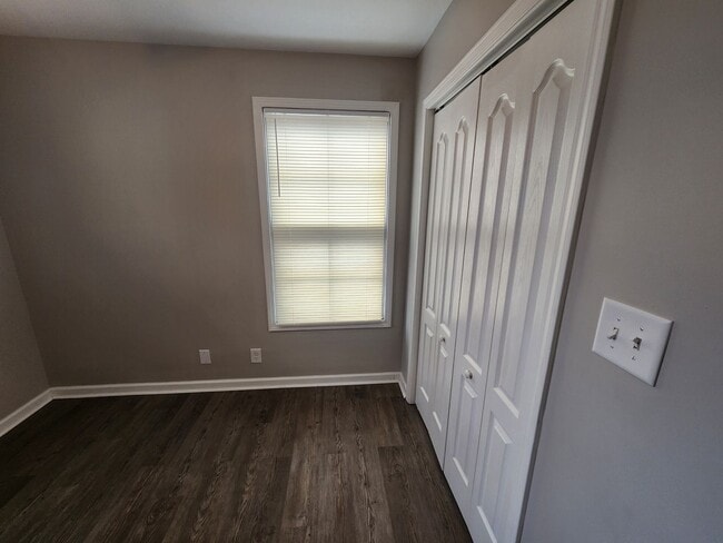 Building Photo - Welcome to Clarksville!
