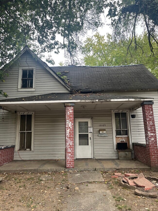 Building Photo - 1009 Baldwin St