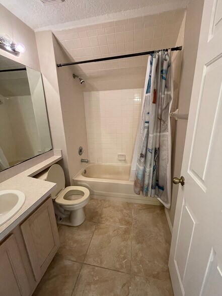 Building Photo - 4228 Boca Woods Dr