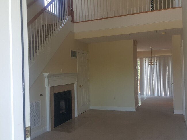 Primary Photo - 3 Bedroom 2 Bath Townhouse