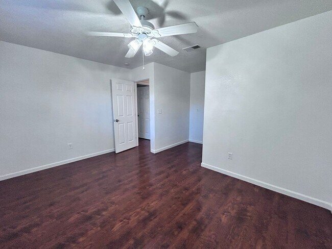 Building Photo - 3148-3150 Laurelhurst Drive