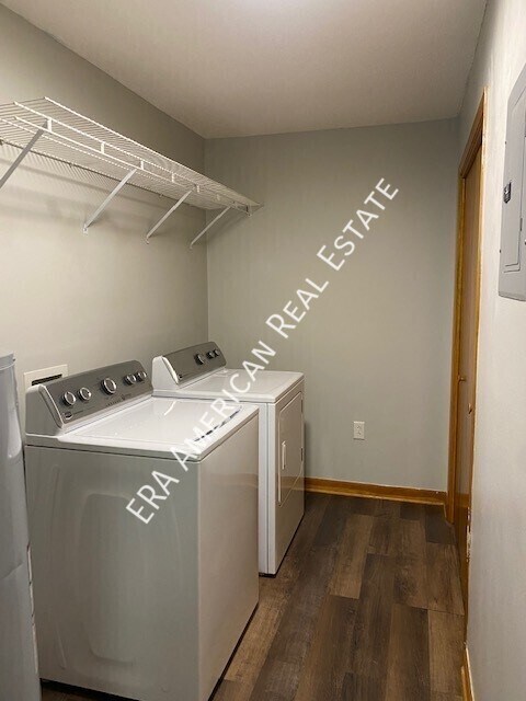 Building Photo - Move in Special!