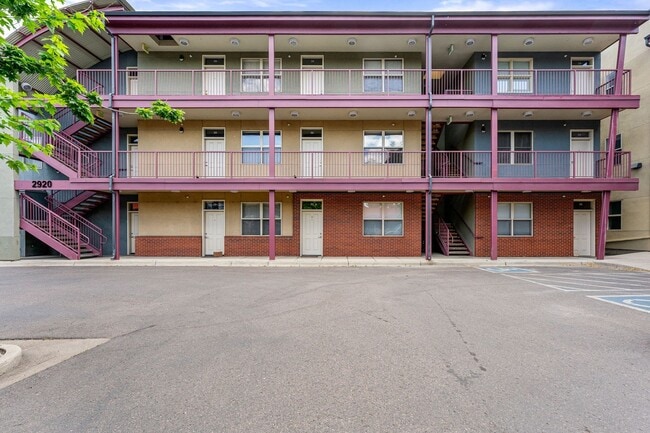 Building Photo - Updated 1BD/1BA Condo on Open Space!