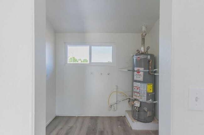 Building Photo - 45462 3rd St E