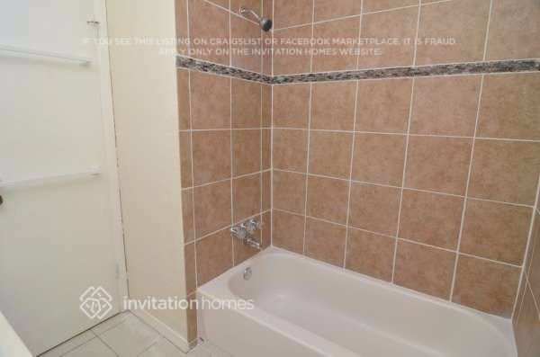 Building Photo - 11124 64th Terrace N
