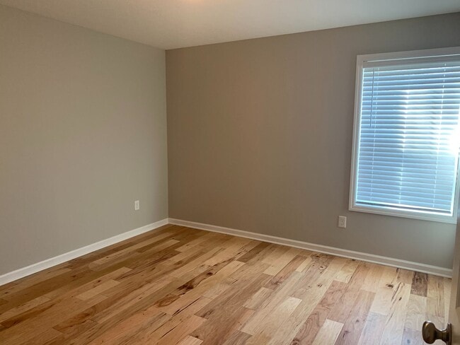 Building Photo - Adorable Tullahoma Home!