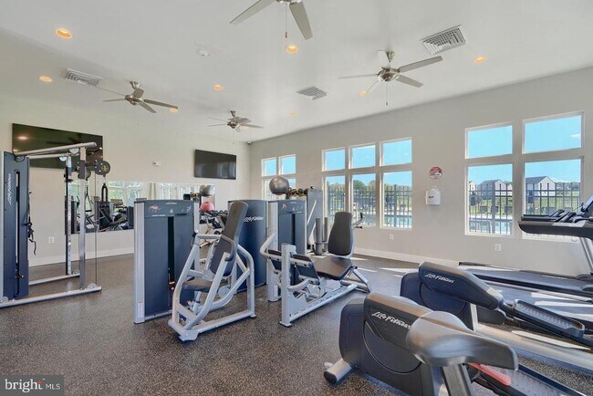 Building Photo - 64 Grant St