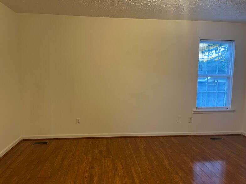 Building Photo - 2047 Horncastle Dr