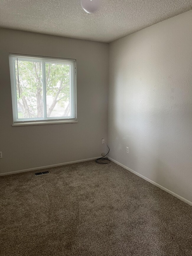 Building Photo - 488 Anjou Dr