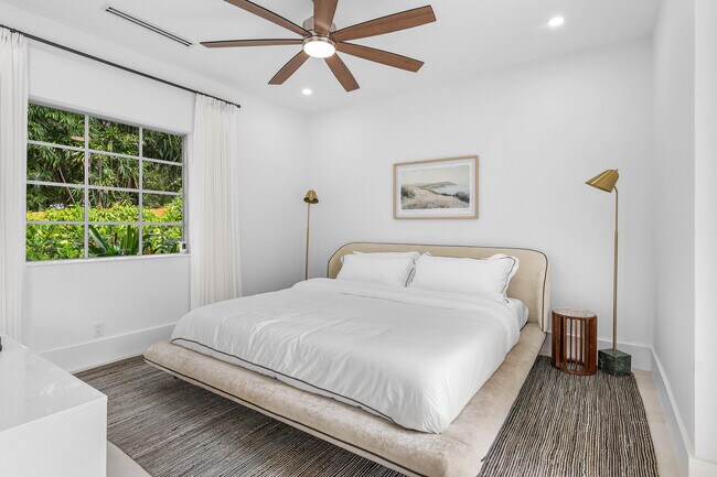 Building Photo - 2330 Lake Ave