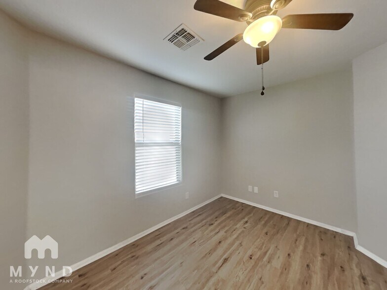 Building Photo - 41613 W Sunland Dr