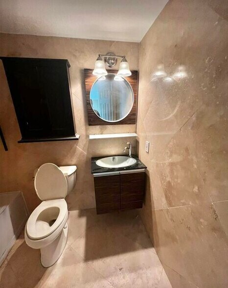 Building Photo - 1011 Villa Ln