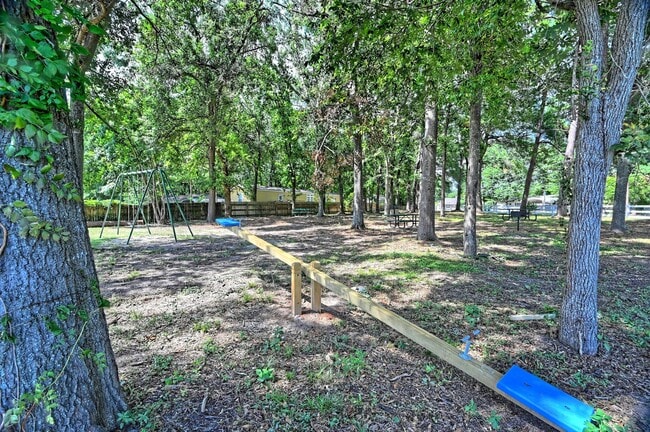 Building Photo - 9572 Darkwood St