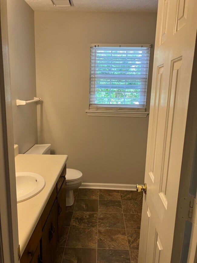 Building Photo - Charming Old Hickory Home