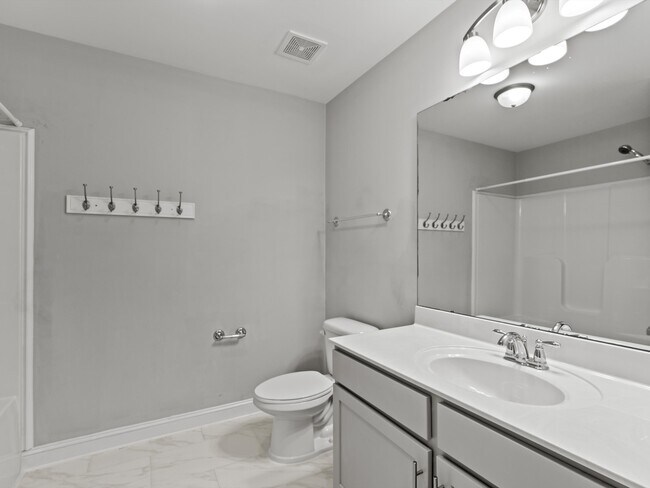 Building Photo - 114 Summer Pointe Ln NW