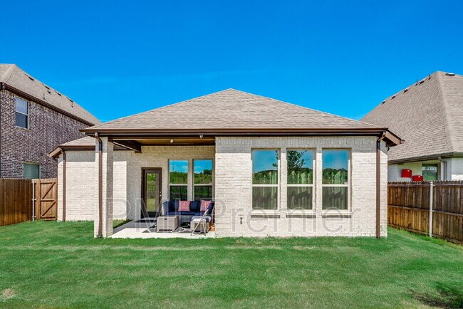 Building Photo - 15404 Pioneer Bluff Trail