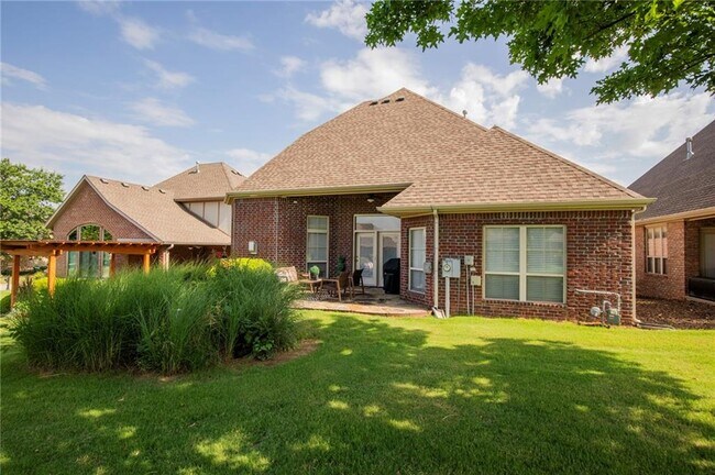Building Photo - 6539 W Valley View Rd