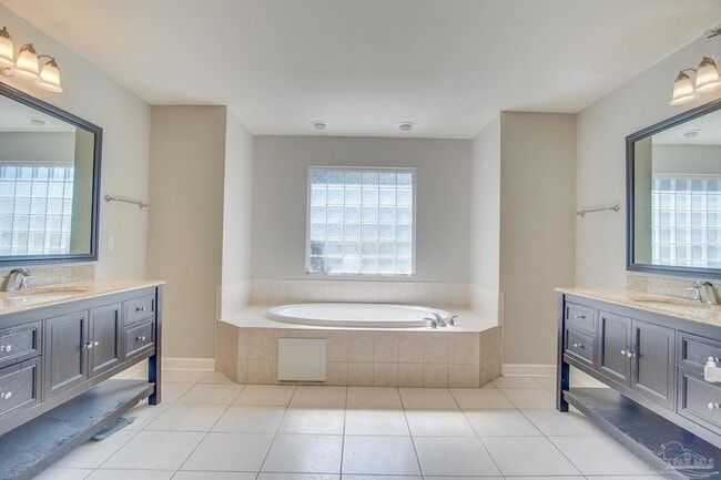 Building Photo - 3569 S Hampton Way