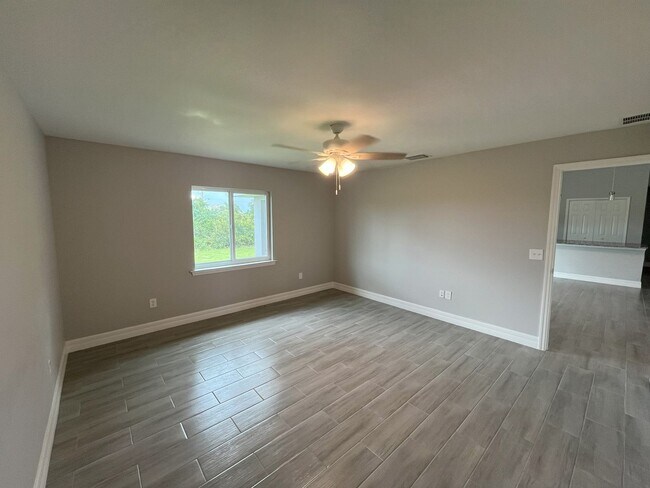 Building Photo - MUST SEE-CUSTOM BUILT-LARGE NEWER CONSTRUT...