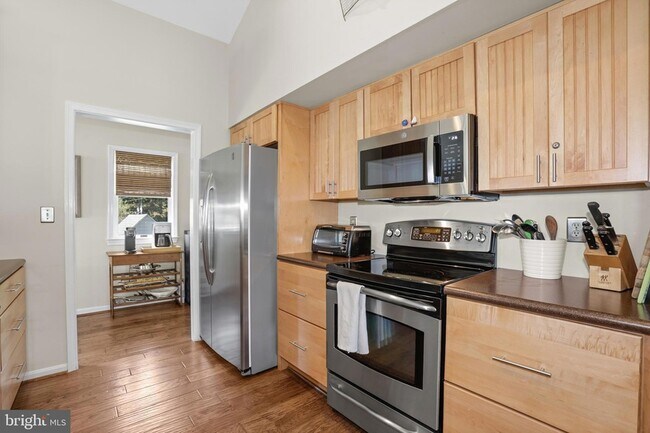 Building Photo - 638 Marlborough Point Rd