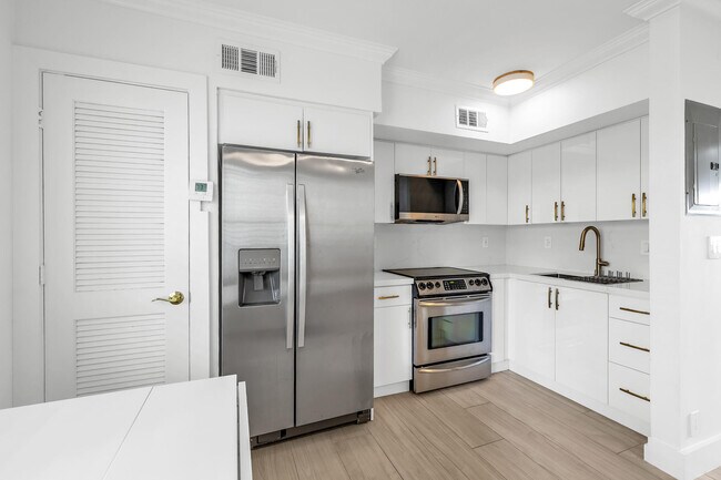 Building Photo - 924 SE 2nd St