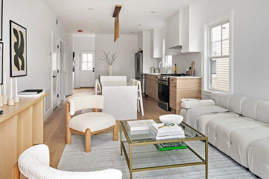 Building Photo - 65 Merriam St