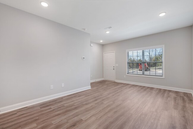 Building Photo - 22 Highland Blf Wy
