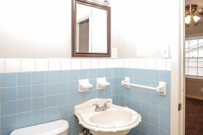 Building Photo - 3206 Bayless Dr SW