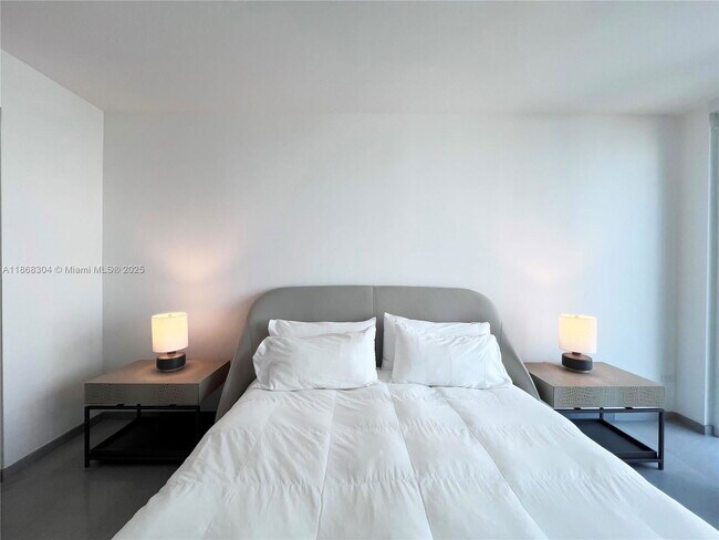 Building Photo - 68 SE 6th St