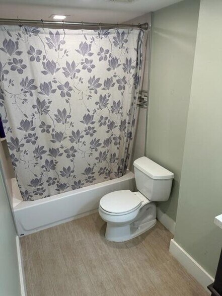 Building Photo - 5584 NW 59th Pl