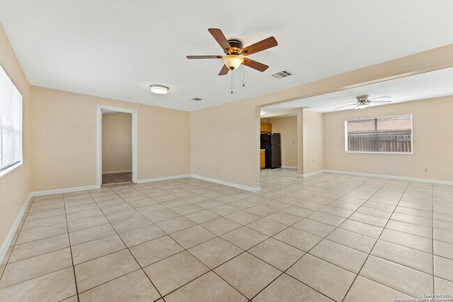 Building Photo - 3323 W Woodlawn Ave