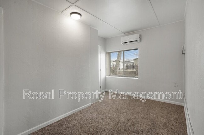 Building Photo - 815 John St